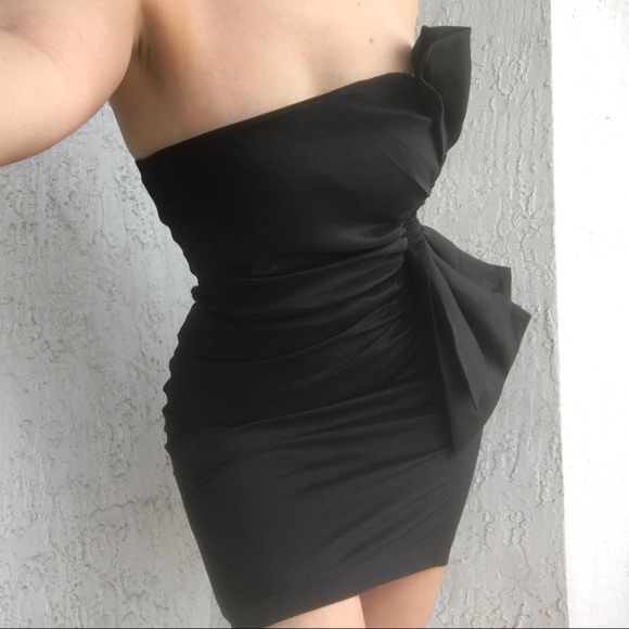 SOLD- Stunning strapless bodycon dress🌪 - Picture 1 of 4